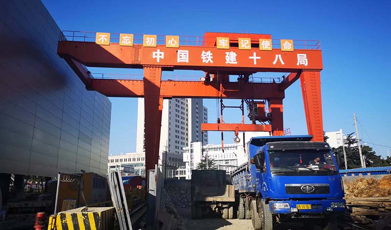 板钩门式起重机