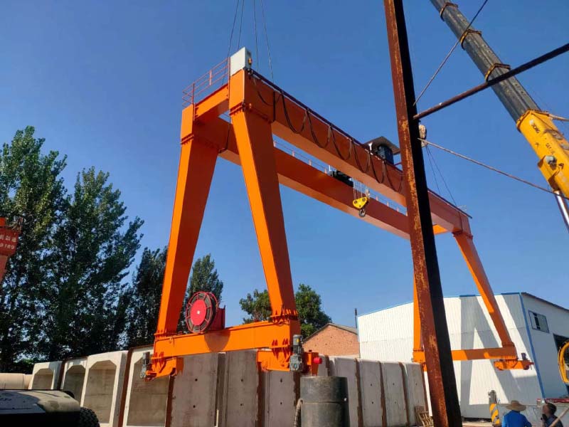 东方水泥制品龙门吊施工现场