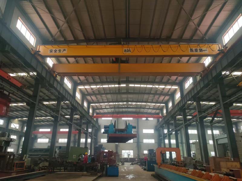 华樱集团80t起重机施工现场