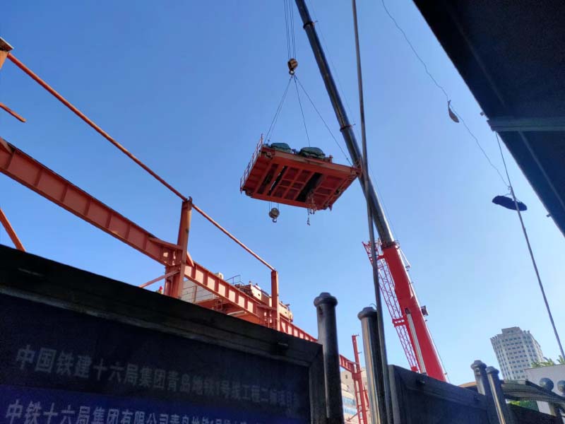 中铁十六局起重机施工现场