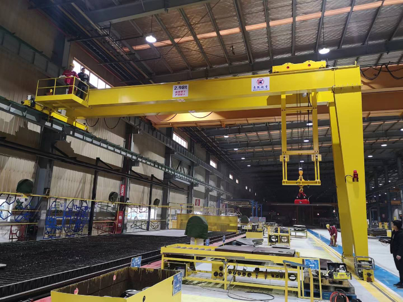 双梁半门式防摇摆起重机