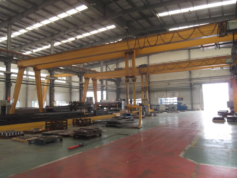 双梁半门式起重机